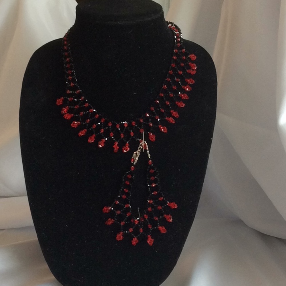 Necklace choker and bracelet set